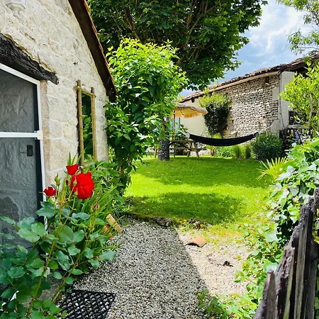 Maisonnette De Charme Indépendante Avec Jardin Affittacamere